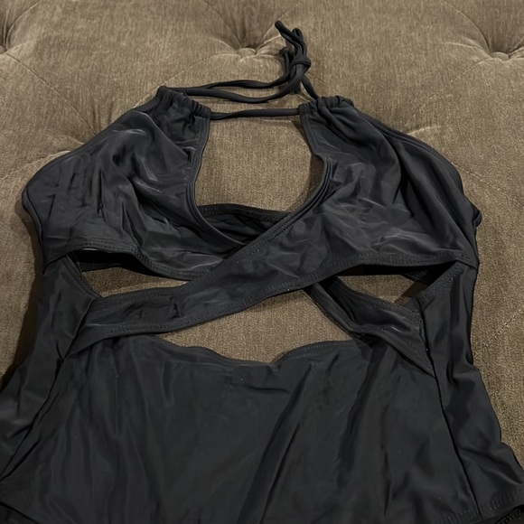 SHEIN cut out one piece bathing suit size medium NWOT - Picture 2 of 2